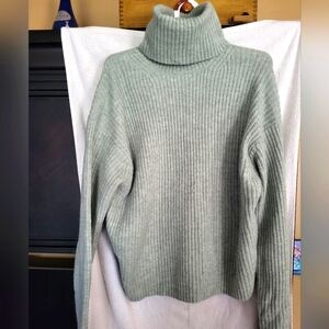 H&M Women's Ribbed Turtleneck Sweater Size:XS
